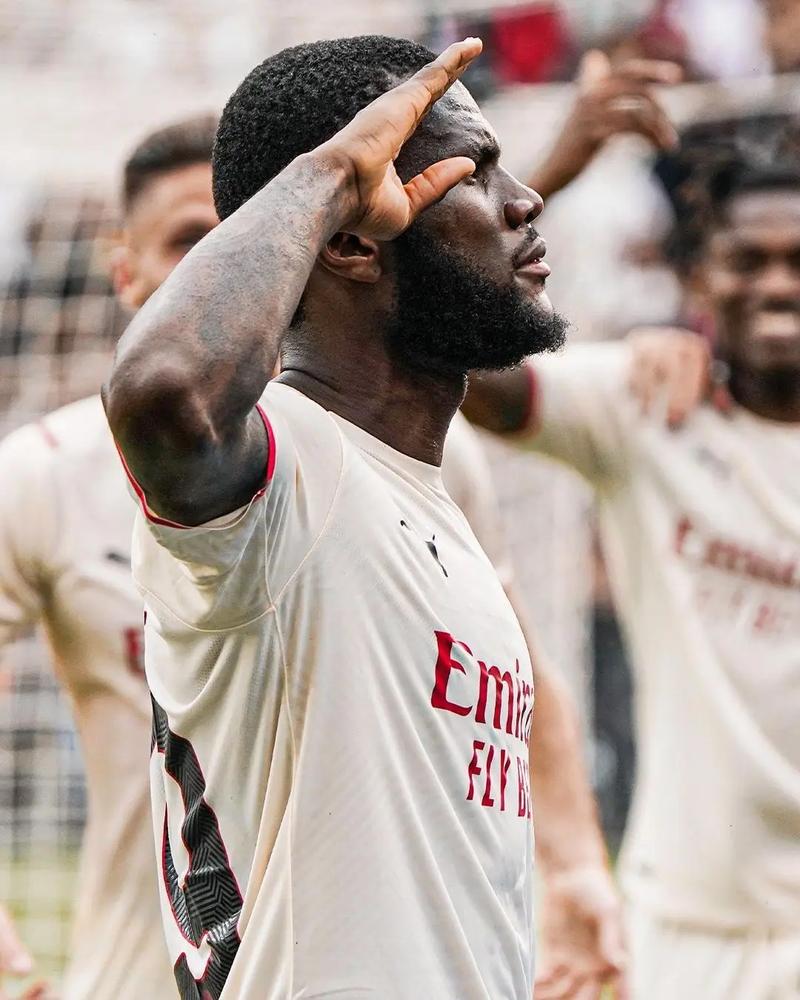 篮球湖人官宣老将复出，防守端迎来补强