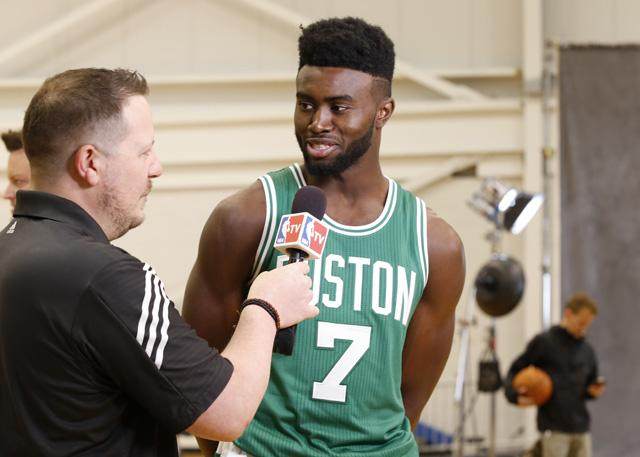 哈里伯顿24+11爱德华兹17分 步行者胜森林狼取5连胜