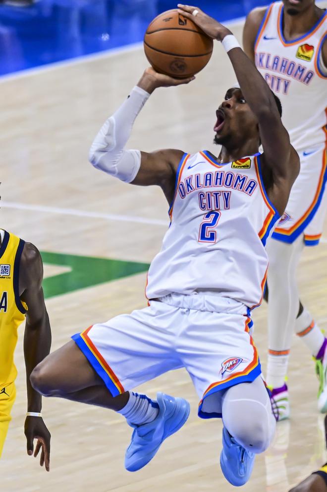 马竞主帅西蒙尼场边“锁喉”裁判引热议