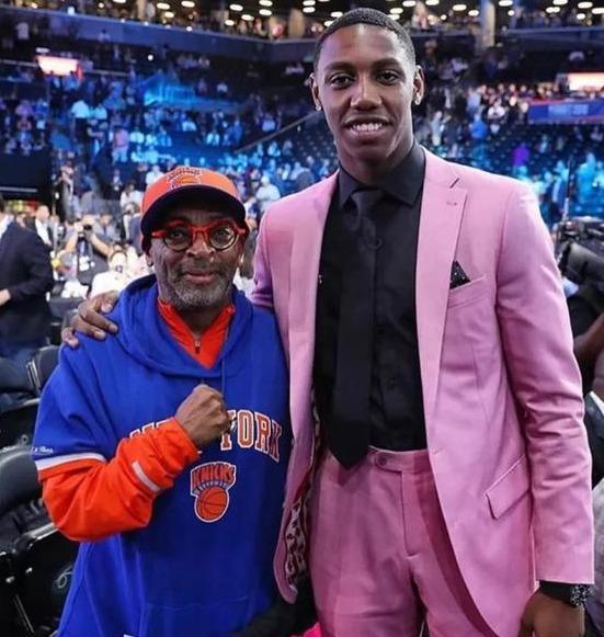 《鸣潮》今日正式公测，WeGame同步上线，一键账号互通