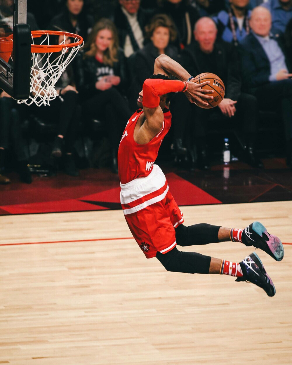 NBA全明星三分大赛：库里击败利拉德夺冠