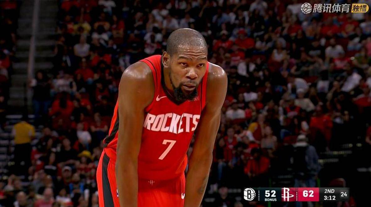 81岁奶奶直播《我的世界》走红 为孙子治疗癌症