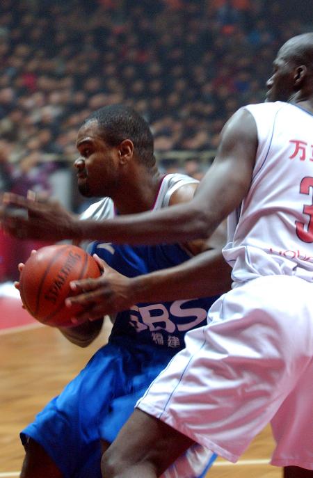 🗣️：“在我看来，他始终全神贯注。他度过了惊艳的半个赛季，证明了自己的选择是正确的。他已达到顶级水准，是我们的头号门将。我对此毫无疑虑。” 来源：Barça Buzz