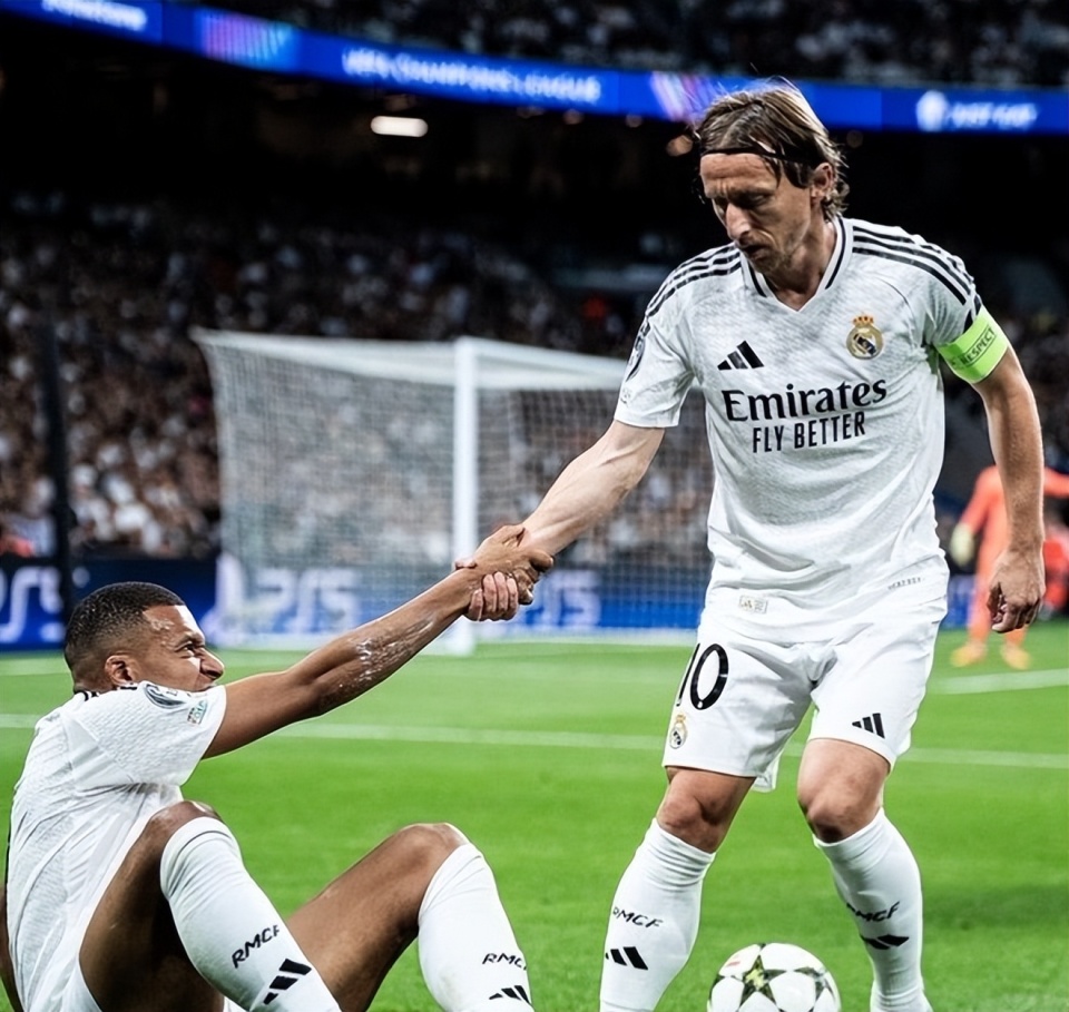 《街霸6》再次出现离谱事件，选手血量计算错误，提前起身庆祝被反杀