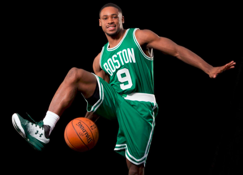 详解棒球规则中的“同时触垒”判定及录像回放判罚准则